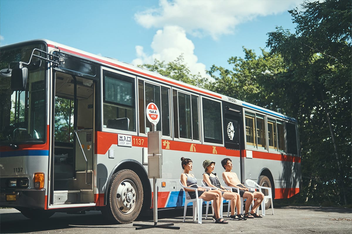 引退した路線バスを改造した移動型サウナ「サバス2号車」できました
